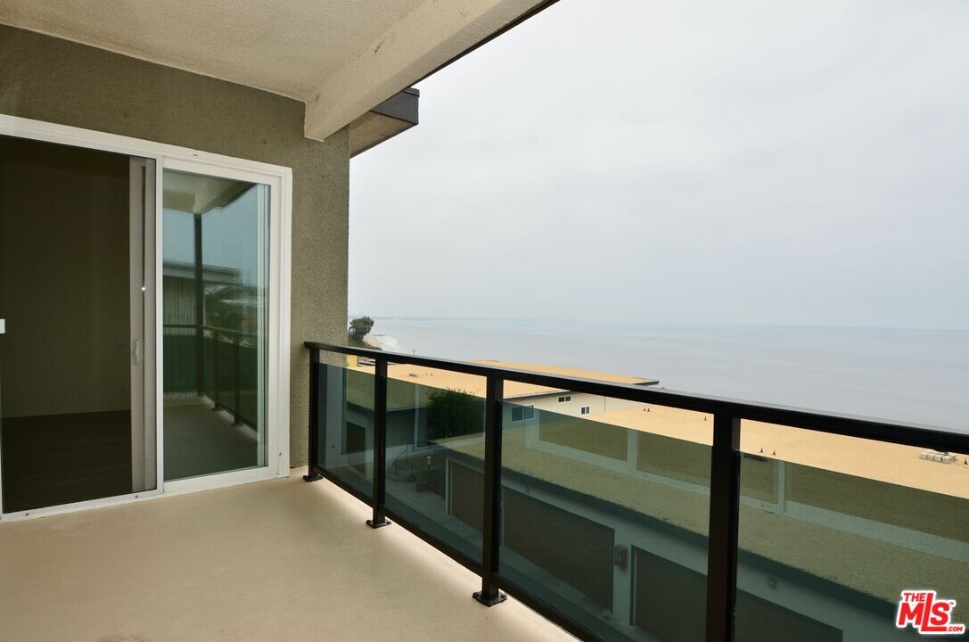 18069 Coastline Dr in Malibu, CA - Building Photo