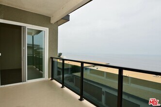 18069 Coastline Dr in Malibu, CA - Building Photo - Building Photo