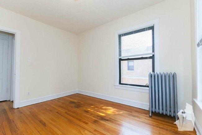 2647 N Spaulding Ave in Chicago, IL - Foto de edificio - Building Photo