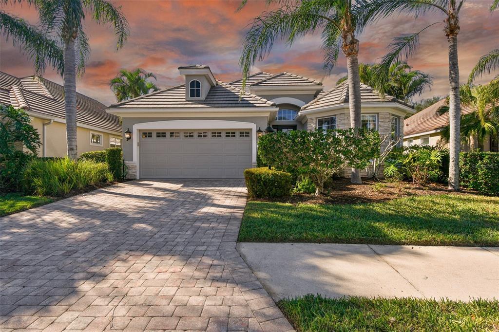 7328 Lake Forest Gln in Lakewood Ranch, FL - Building Photo
