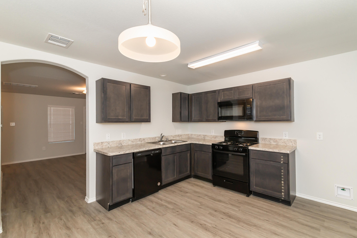 8602 Middleton Oaks Cir in Houston, TX - Building Photo