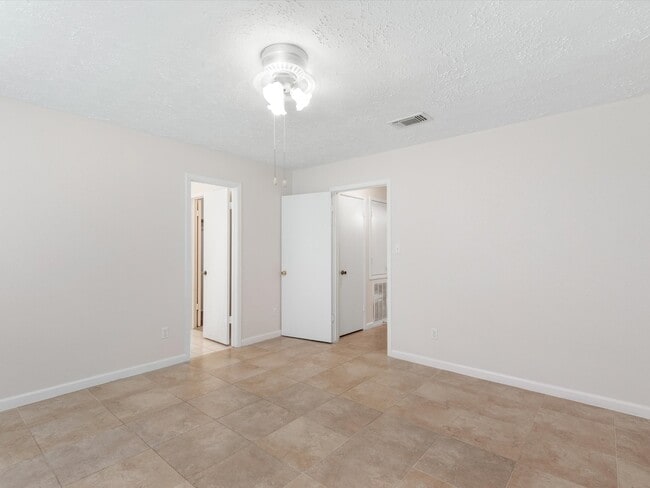 13515 Wimbledon Oaks Dr