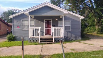 1332 Fernwood Dr in Jackson, MS - Building Photo