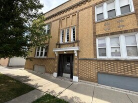 3018 N Karlov Ave, Unit 1 in Chicago, IL - Building Photo
