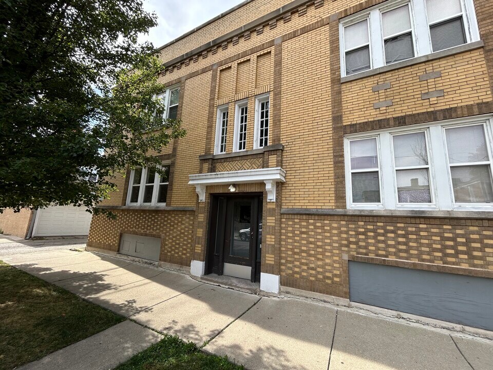3018 N Karlov Ave, Unit 1 in Chicago, IL - Foto de edificio