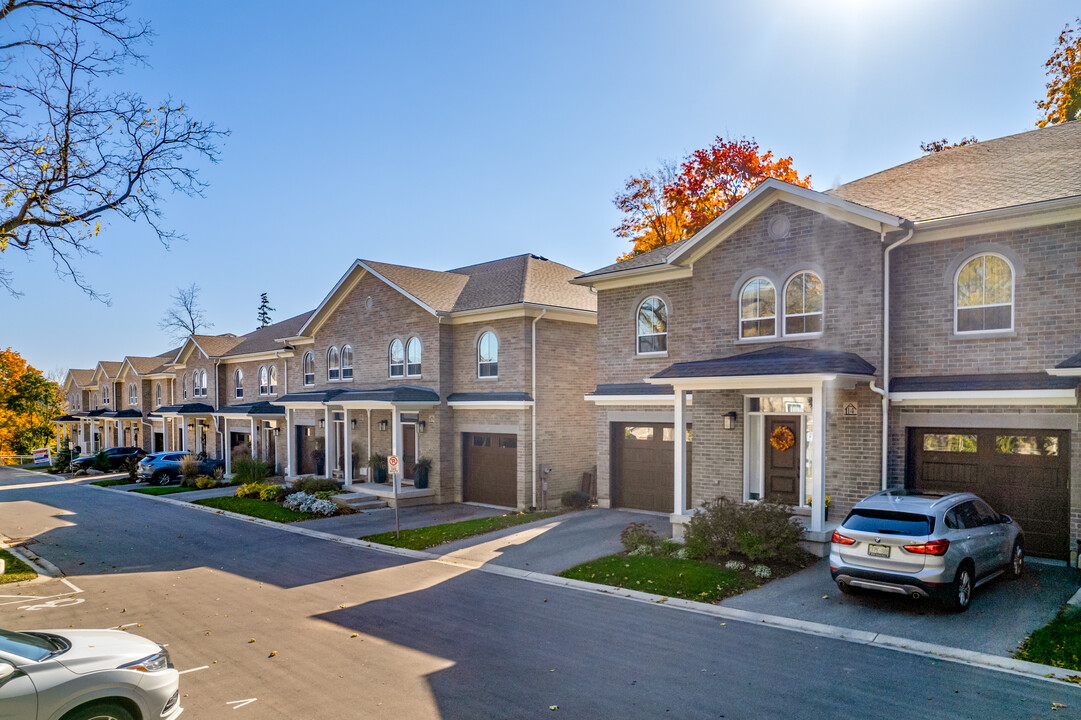 The Residences of Dickson Hill in Cambridge, ON - Building Photo