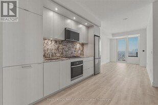 60 Central Park Roadway in Toronto, ON - Building Photo