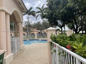 8835 S Isles Cir in Tamarac, FL - Building Photo - Building Photo