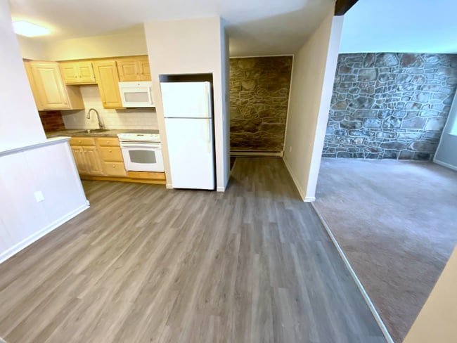 410 W Pennsylvania Ave-Unit -403 in Pen Argyl, PA - Building Photo - Building Photo