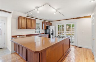 35 Water St in Concord, MA - Foto de edificio - Building Photo