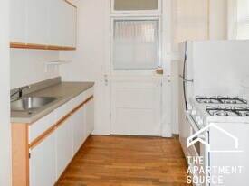 638 W Arlington Pl, Unit 53 in Chicago, IL - Building Photo