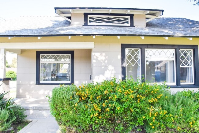 384-394 S Grand St in Orange, CA - Building Photo - Building Photo