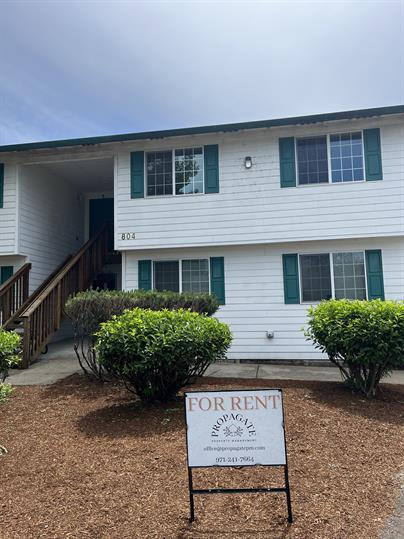 804 SE Excel Ct in Sheridan, OR - Building Photo