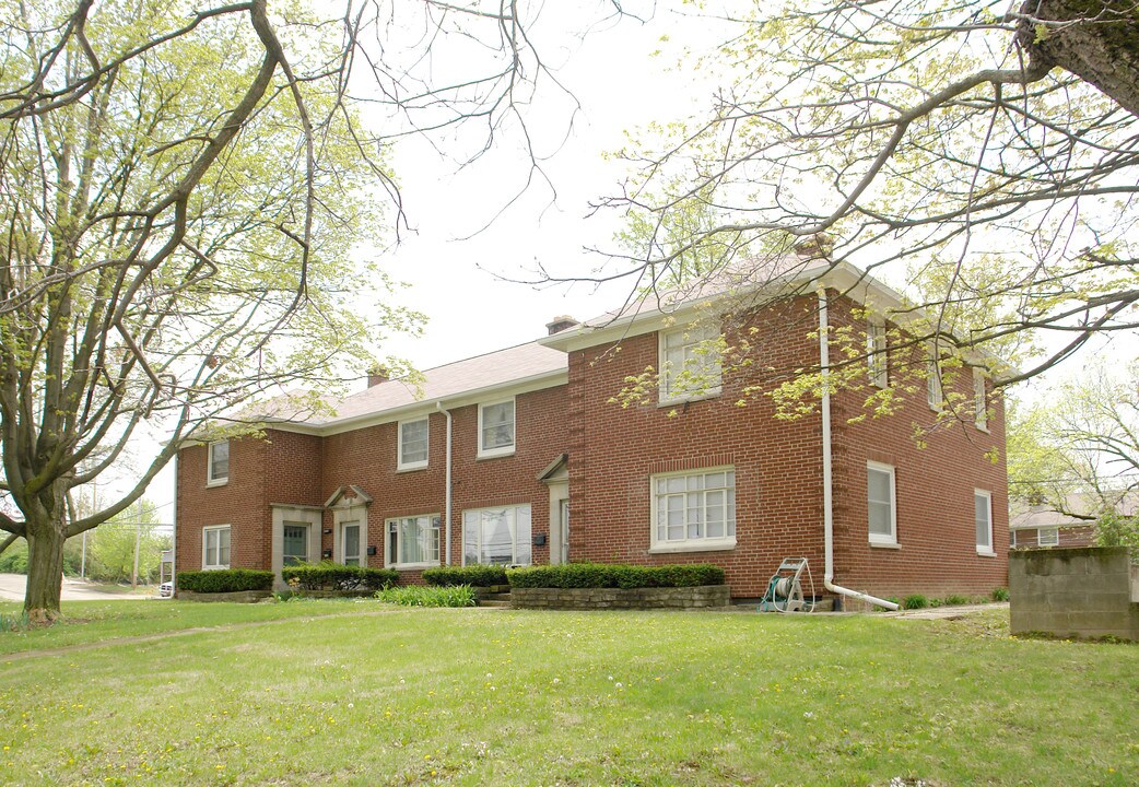 727-733 E Cooke Rd in Columbus, OH - Building Photo