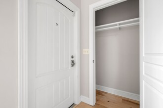 40 Trafalgar Cir in Asheville, NC - Building Photo - Building Photo