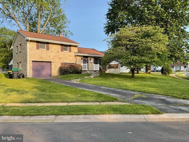 property at 33 Melissa Cir