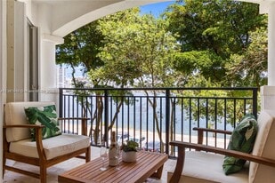3255 NE 184th St in Aventura, FL - Building Photo