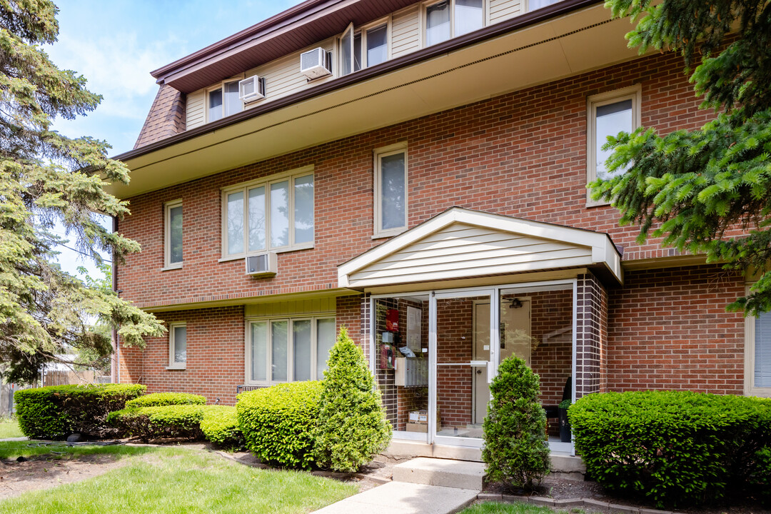 816 W Saint James St in Arlington Heights, IL - Foto de edificio