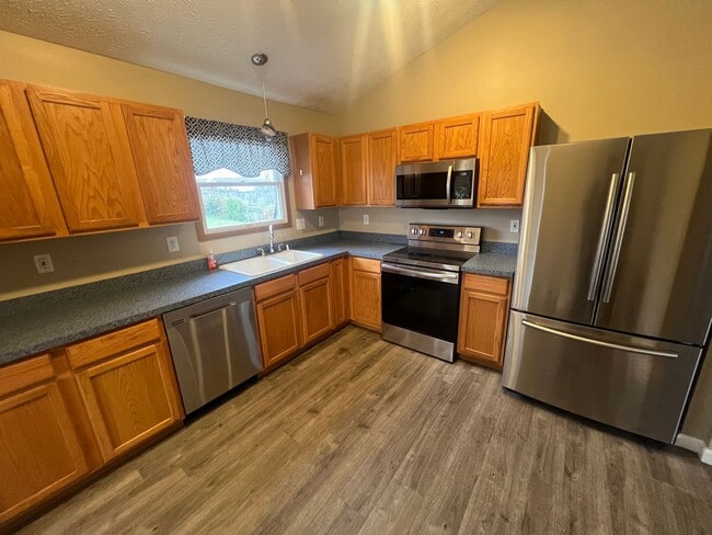 4004 Bradford Pear Ct in Louisville, KY - Building Photo - Building Photo