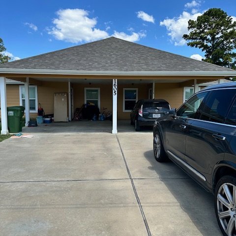 1605 Waco St in Dayton, TX - Building Photo