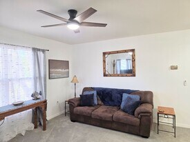 843 SE Mayo Dr in Crystal River, FL - Building Photo