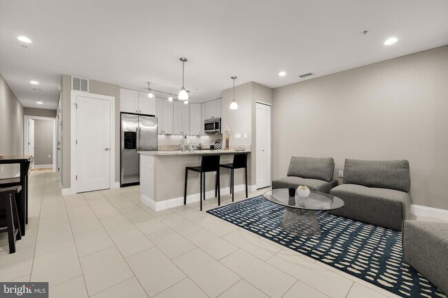 1135 6th St NW, Unit 1 in Washington, DC - Foto de edificio - Building Photo