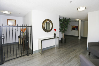 Parkview Terrace in Los Angeles, CA - Building Photo - Lobby