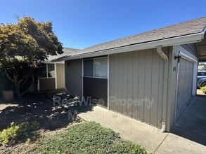 1456 Cameo Ct in Grants Pass, OR - Building Photo - Building Photo