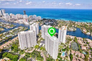 21055 Yacht Club Dr in Aventura, FL - Building Photo