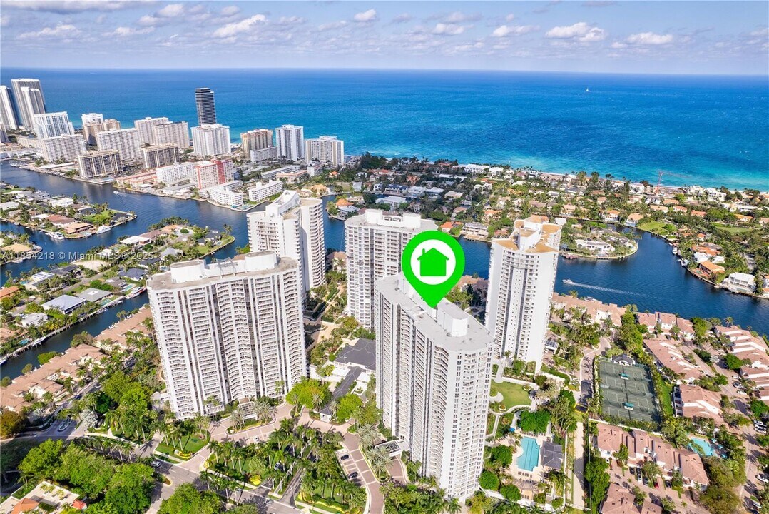 21055 Yacht Club Dr in Aventura, FL - Building Photo