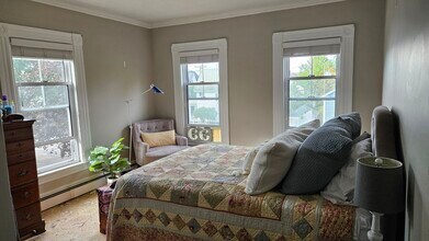 313 Walnut St, Unit #2 in Manchester, NH - Foto de edificio - Building Photo