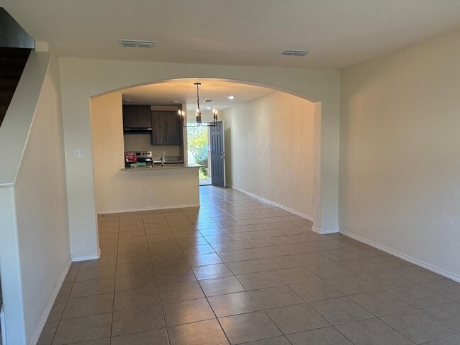 1834 Port Louisiana Dr in Laredo, TX - Foto de edificio - Building Photo