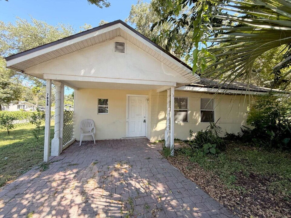 7036 Washington St in New Port Richey, FL - Foto de edificio