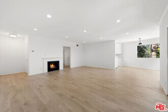 222 7th St in Santa Monica, CA - Foto de edificio - Building Photo