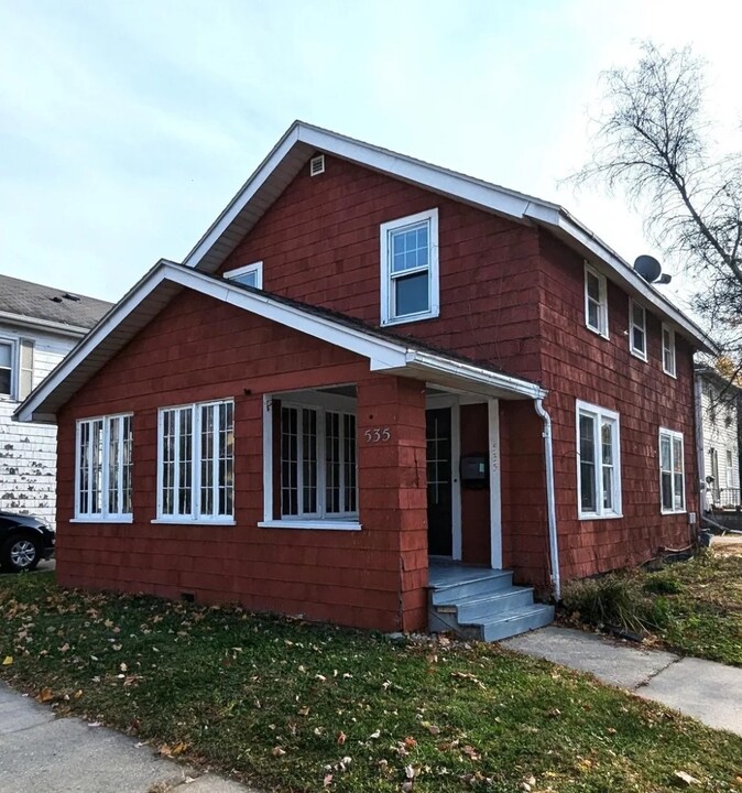 535 W 6th St in Appleton, WI - Foto de edificio