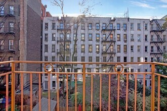 424 E 9th St in New York, NY - Building Photo - Building Photo