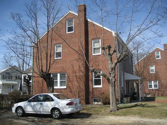 75-77 Center Ave in Bay Shore, NY - Building Photo - Building Photo