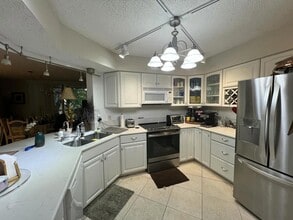 100 Scotia Dr, Unit 203 in Hypoluxo, FL - Building Photo - Building Photo