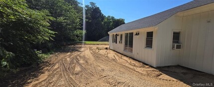 340 Main St in East Setauket, NY - Building Photo - Building Photo