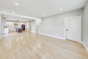 4028 Faith Ln in St. Charles, IL - Building Photo