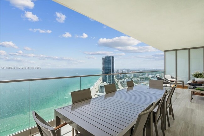 18975 Collins Ave, Unit 4502 in Sunny Isles Beach, FL - Building Photo - Building Photo
