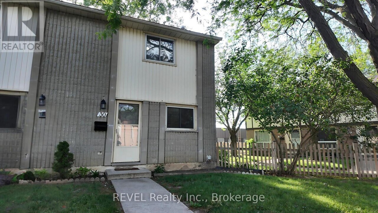 25-25 Linfield Dr in St Catharines, ON - Building Photo