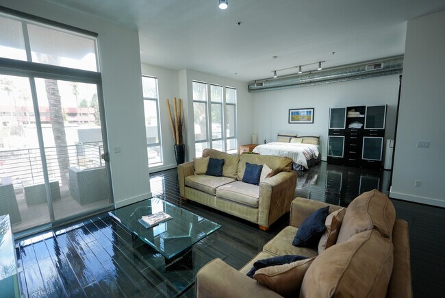 13320 Beach Ave, Unit 201 in Marina Del Rey, CA - Foto de edificio - Building Photo
