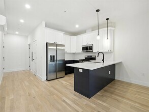 633 Newark Ave, Unit 201 in Jersey City, NJ - Building Photo - Building Photo