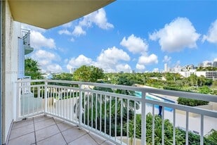 2475 Brickell Ave, Unit 703 in Miami, FL - Building Photo