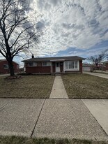3746 Jarvis Ave in Warren, MI - Building Photo