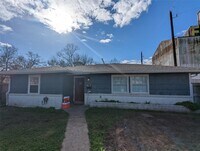 4604 Gunter St photo'