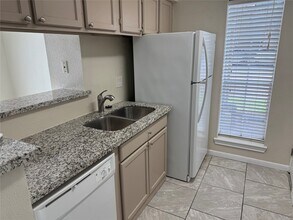 1515 Sandy Springs Rd in Houston, TX - Building Photo - Building Photo