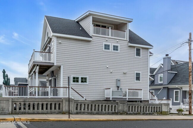 93 Ocean Ave in Manasquan, NJ - Building Photo - Building Photo