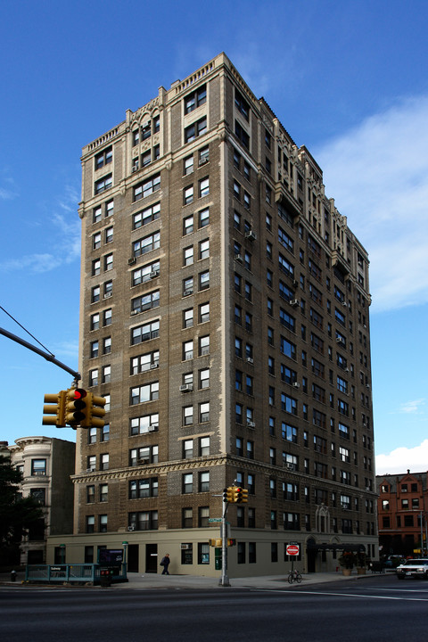 One Plaza West in Brooklyn, NY - Building Photo